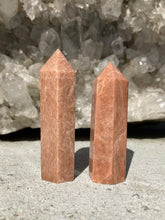 Load image into Gallery viewer, Fersken Månesten Tårne 8 - 9 cm
