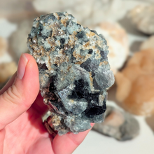 Indlæs billede til gallerivisning Colorshift fluorit med kvarts