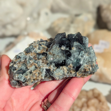 Indlæs billede til gallerivisning Colorshift fluorit med kvarts