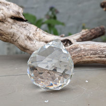 Indlæs billede til gallerivisning Mellem glas prismer