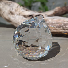 Indlæs billede til gallerivisning Mellem glas prismer