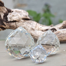 Indlæs billede til gallerivisning Mellem glas prismer