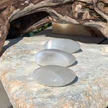 Load image into Gallery viewer, Selenit palmstones