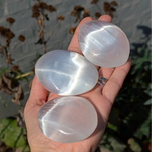 Load image into Gallery viewer, Selenit palmstones