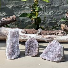 Indlæs billede til gallerivisning Små stående ametyster