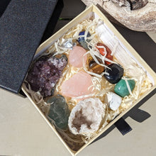Indlæs billede til gallerivisning Krystal sæt i æske med pendul i howlit markaba