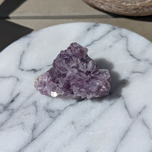 Indlæs billede til gallerivisning Krystal sæt i æske med pendul i chakra farver