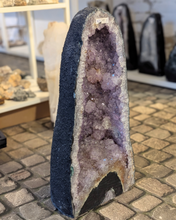 Load image into Gallery viewer, Ametyst grotte 26,93kg