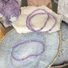 Indlæs billede til gallerivisning Armbånd i ametyst med 4mm perler