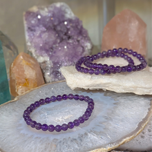 Indlæs billede til gallerivisning Armbånd i ametyst med 6mm perler
