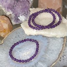 Indlæs billede til gallerivisning Armbånd i ametyst med 6mm perler