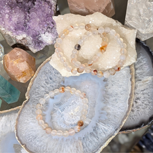 Indlæs billede til gallerivisning Armbånd i chalcedon med 8mm perler