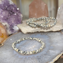 Load image into Gallery viewer, Armbånd i dalmatiner jaspis med 6mm perler