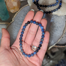 Indlæs billede til gallerivisning Armbånd i dumortierit med 6mm perler