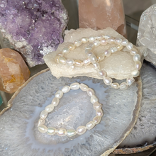 Load image into Gallery viewer, Armbånd i ferskvandsperler