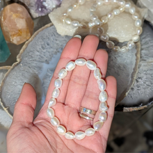 Load image into Gallery viewer, Armbånd i ferskvandsperler