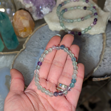 Indlæs billede til gallerivisning Armbånd i fluorit med 6mm perler