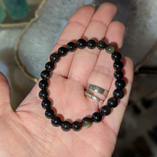 Indlæs billede til gallerivisning Armbånd i guld obsidian med 8mm perler