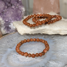 Indlæs billede til gallerivisning Børne armbånd i guldsten med 6mm perler