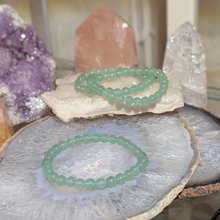 Indlæs billede til gallerivisning Armbånd i grøn aventurin med 6mm perler