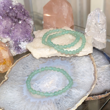 Indlæs billede til gallerivisning Armbånd i grøn aventurin med 6mm perler