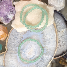 Indlæs billede til gallerivisning Armbånd i grøn aventurin med 6mm perler