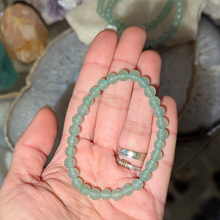 Indlæs billede til gallerivisning Armbånd i grøn aventurin med 6mm perler