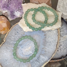 Indlæs billede til gallerivisning Armbånd i grøn aventurin med 8mm perler