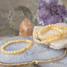 Load image into Gallery viewer, Armbånd i gul aragonit med 6mm perler