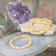 Load image into Gallery viewer, Armbånd i gul aragonit med 6mm perler