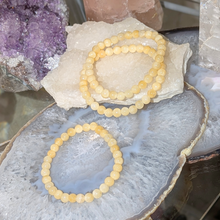 Load image into Gallery viewer, Armbånd i gul aragonit med 6mm perler