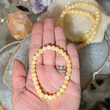 Load image into Gallery viewer, Armbånd i gul aragonit med 6mm perler