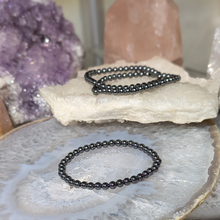 Indlæs billede til gallerivisning Børne armbånd i hematit med 4mm perler