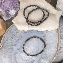 Indlæs billede til gallerivisning Børne armbånd i hematit med 4mm perler