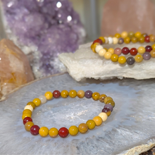 Load image into Gallery viewer, Armbånd i mookait med 6mm perler