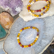 Load image into Gallery viewer, Armbånd i mookait med 6mm perler