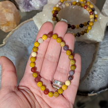 Load image into Gallery viewer, Armbånd i mookait med 6mm perler