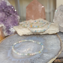 Indlæs billede til gallerivisning Armbånd i morganit med 4mm perler