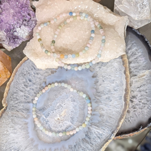 Indlæs billede til gallerivisning Armbånd i morganit med 4mm perler