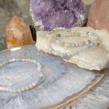 Indlæs billede til gallerivisning Armbånd i morganit med 4mm perler