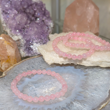 Indlæs billede til gallerivisning Armbånd i rosakvarts med 6mm perler
