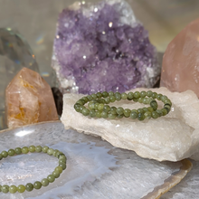 Indlæs billede til gallerivisning Børne armbånd i serpentin med 4mm perler