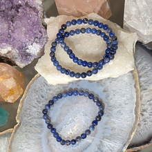 Load image into Gallery viewer, Armbånd i sodalit med 6mm perler