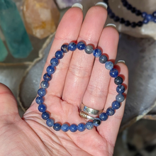 Load image into Gallery viewer, Armbånd i sodalit med 6mm perler