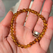 Load image into Gallery viewer, Rav armbånd med 6 mm perler