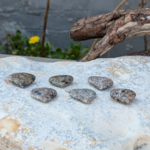 Indlæs billede til gallerivisning Azurit i granat hjerter