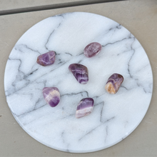 Indlæs billede til gallerivisning Små bånd ametyst lommesten