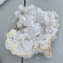 Load image into Gallery viewer, Bjergkrystal klynge