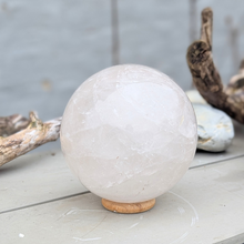 Indlæs billede til gallerivisning Stor bjergkrystal kugle
