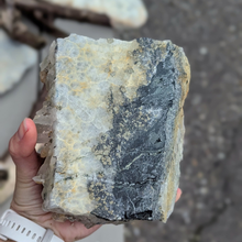 Indlæs billede til gallerivisning Bjergkrystal med galena, pyrit og calcit